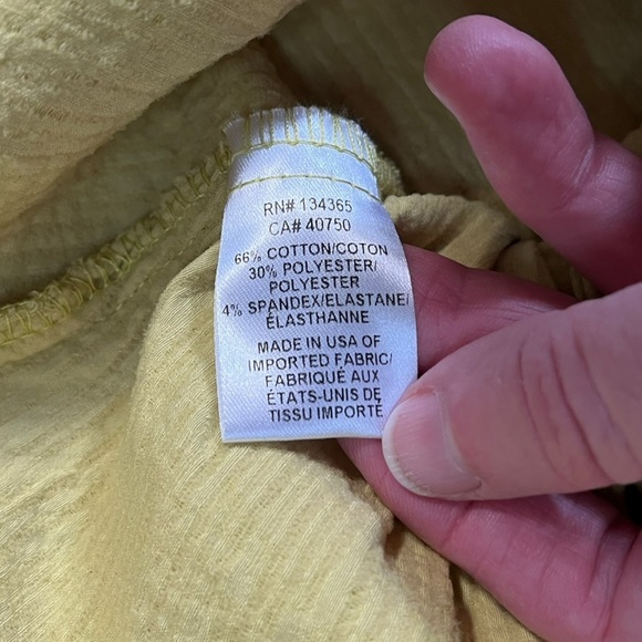 Marla Wynne Yellow Stretch Wrap Top Sz M - Picture 10 of 10